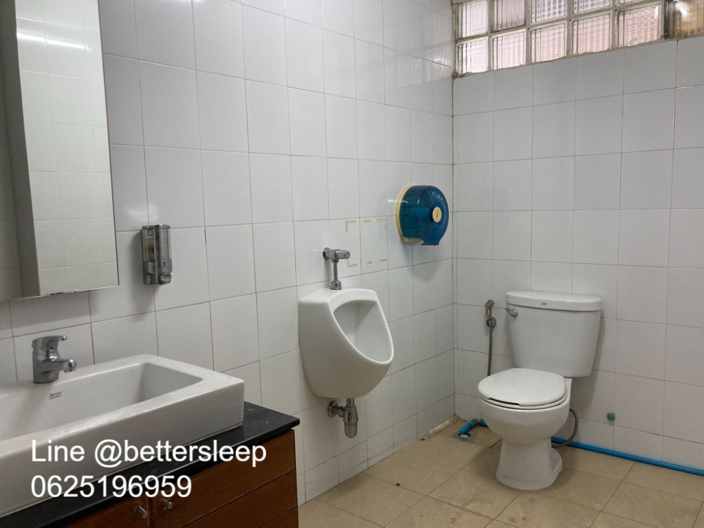 For RentShop HouseWitthayu, Chidlom, Langsuan, Ploenchit : Commercial building for rent, office, showroom, good location