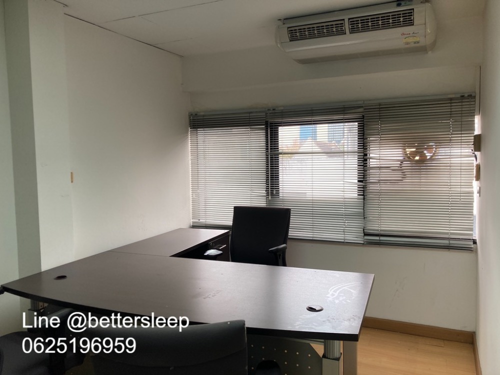 For RentShop HouseWitthayu, Chidlom, Langsuan, Ploenchit : Commercial building for rent, office, showroom, good location