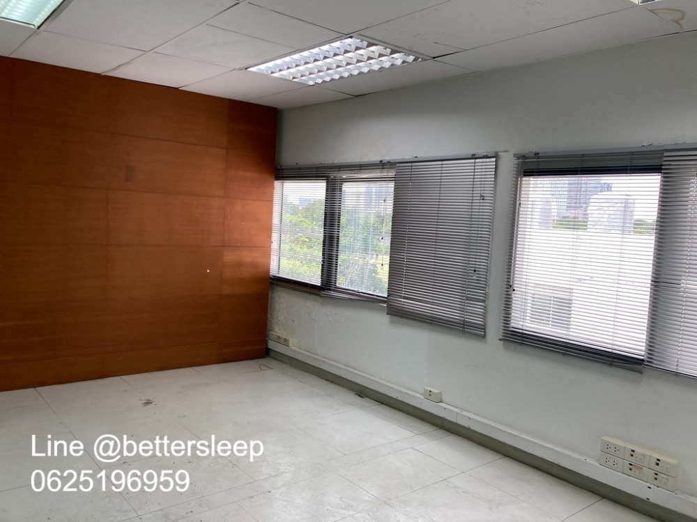 For RentShop HouseWitthayu, Chidlom, Langsuan, Ploenchit : Commercial building for rent, office, showroom, good location