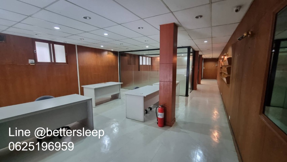 For RentShop HouseWitthayu, Chidlom, Langsuan, Ploenchit : Commercial building for rent, office, showroom, good location