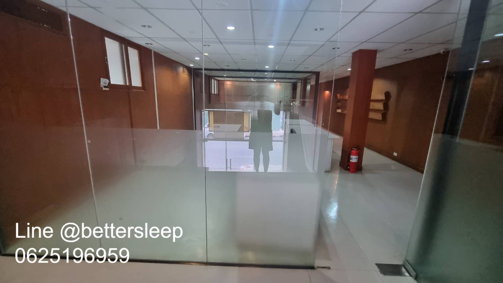 For RentShop HouseWitthayu, Chidlom, Langsuan, Ploenchit : Commercial building for rent, office, showroom, good location