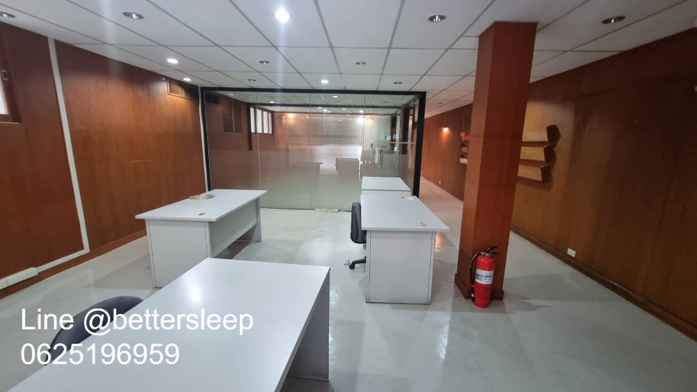 For RentShop HouseWitthayu, Chidlom, Langsuan, Ploenchit : Commercial building for rent, office, showroom, good location