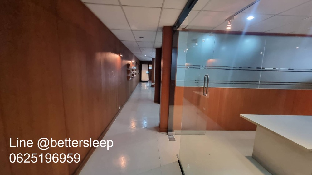 For RentShop HouseWitthayu, Chidlom, Langsuan, Ploenchit : Commercial building for rent, office, showroom, good location