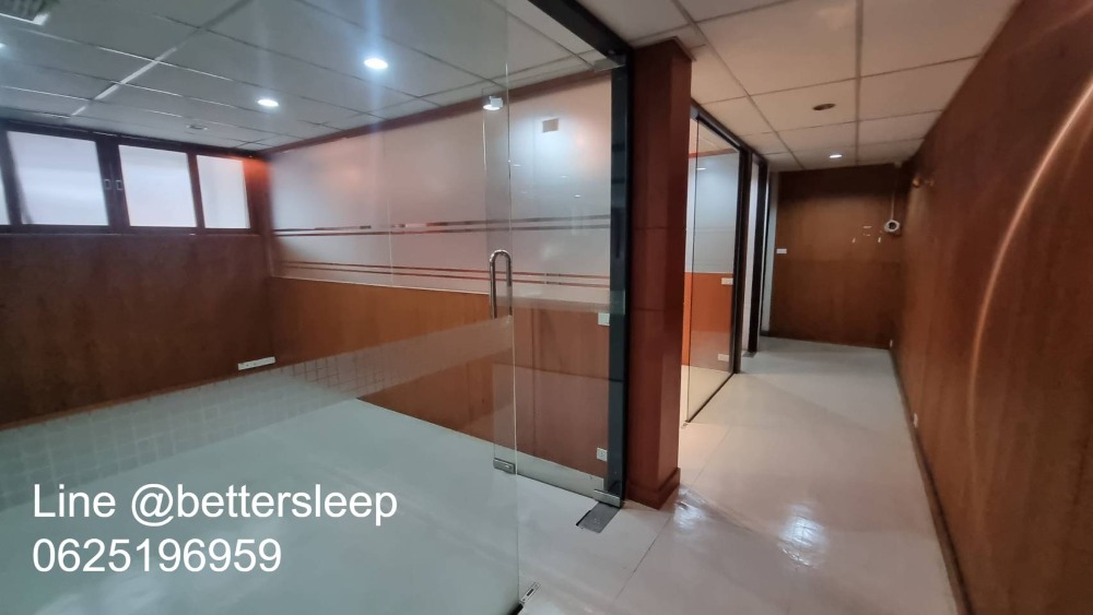 For RentShop HouseWitthayu, Chidlom, Langsuan, Ploenchit : Commercial building for rent, office, showroom, good location