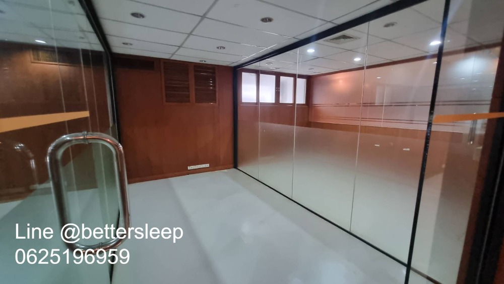 For RentShop HouseWitthayu, Chidlom, Langsuan, Ploenchit : Commercial building for rent, office, showroom, good location