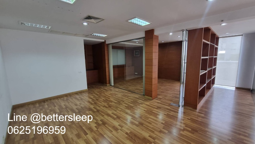 For RentShop HouseWitthayu, Chidlom, Langsuan, Ploenchit : Commercial building for rent, office, showroom, good location