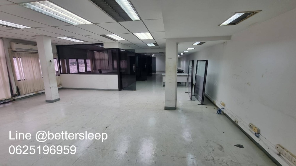 For RentShop HouseWitthayu, Chidlom, Langsuan, Ploenchit : Commercial building for rent, office, showroom, good location