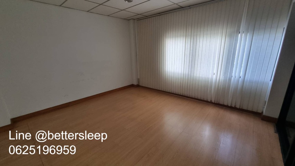 For RentShop HouseWitthayu, Chidlom, Langsuan, Ploenchit : Commercial building for rent, office, showroom, good location