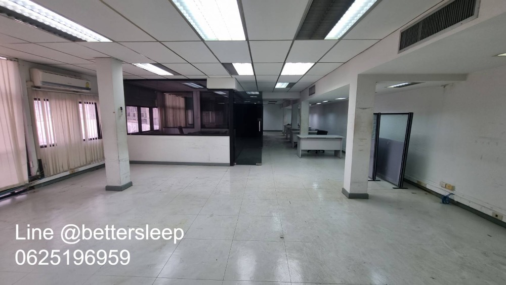 For RentShop HouseWitthayu, Chidlom, Langsuan, Ploenchit : Commercial building for rent, office, showroom, good location