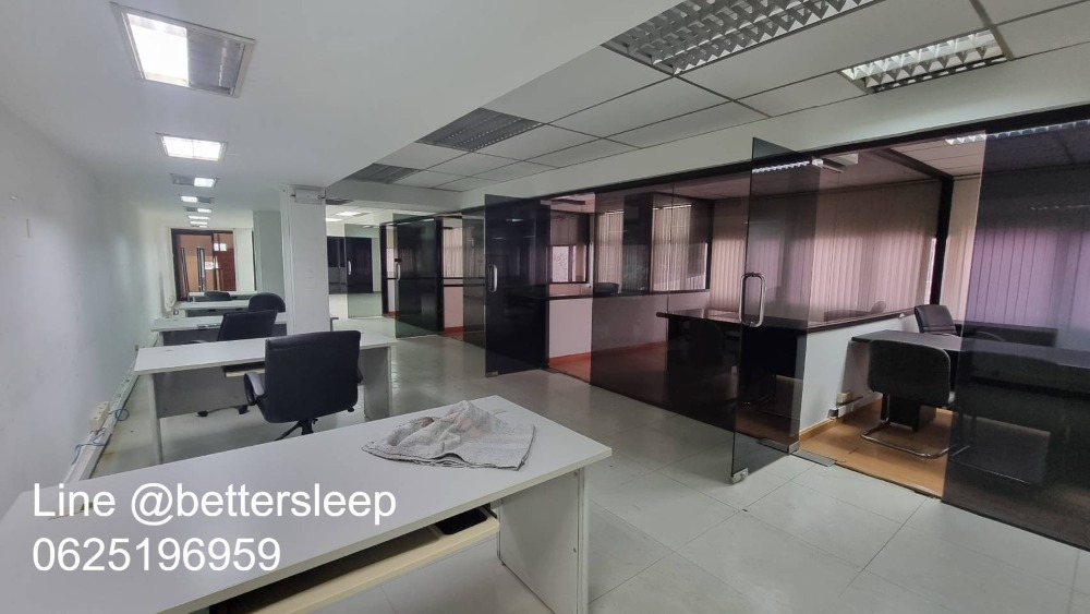 For RentShop HouseWitthayu, Chidlom, Langsuan, Ploenchit : Commercial building for rent, office, showroom, good location