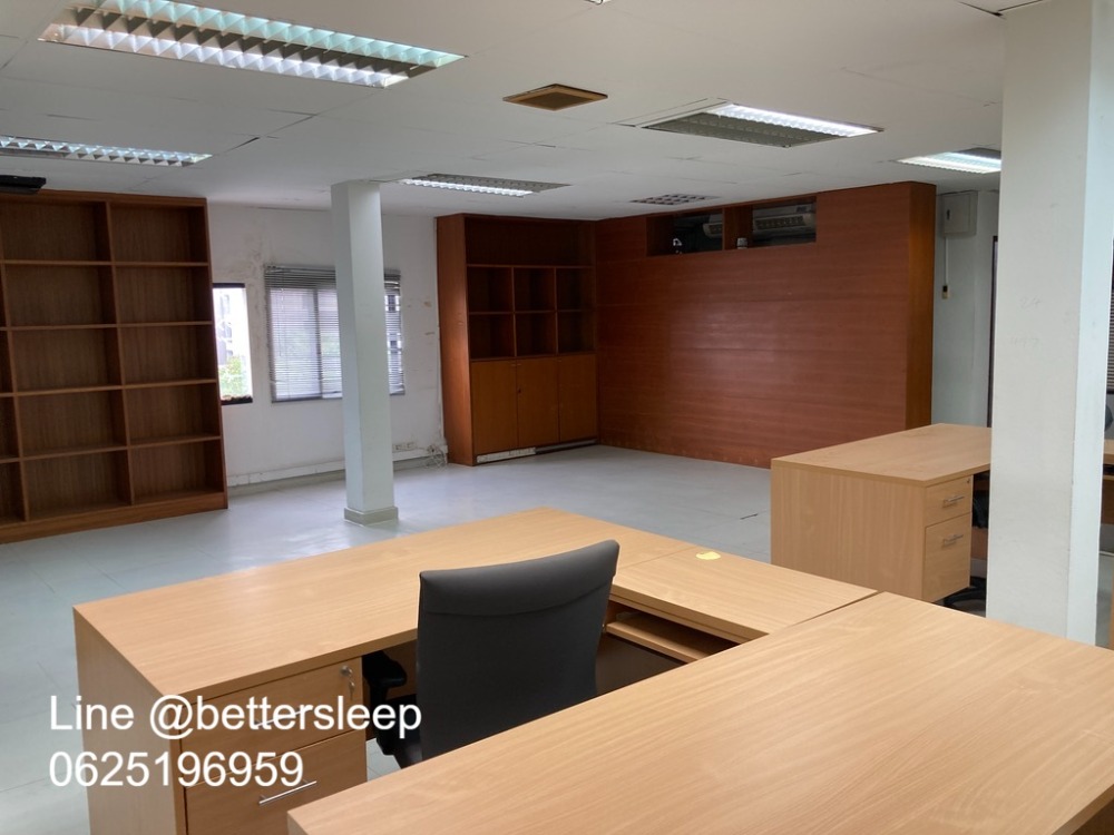 For RentShop HouseWitthayu, Chidlom, Langsuan, Ploenchit : Commercial building for rent, office, showroom, good location