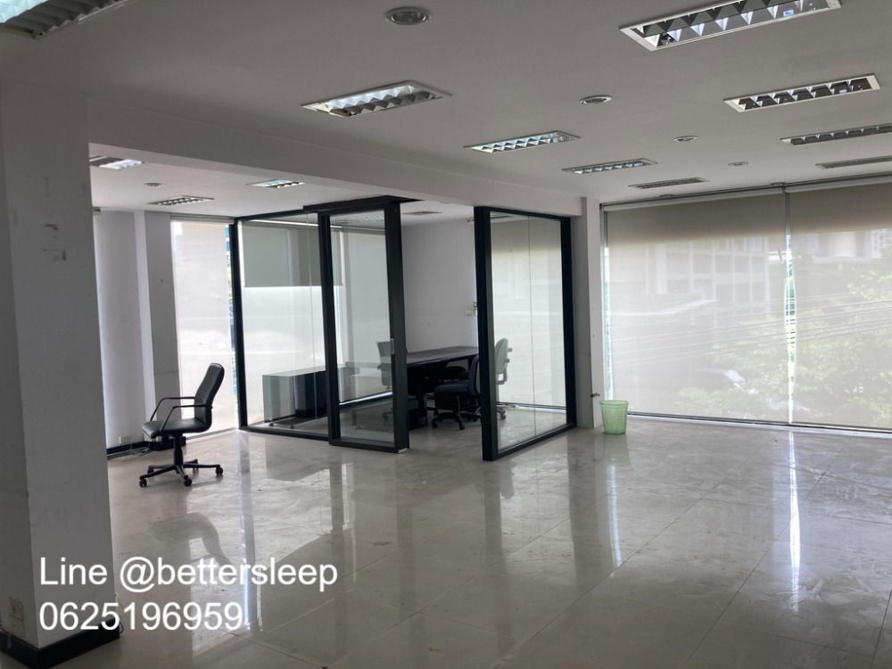 For RentShop HouseWitthayu, Chidlom, Langsuan, Ploenchit : Commercial building for rent, office, showroom, good location