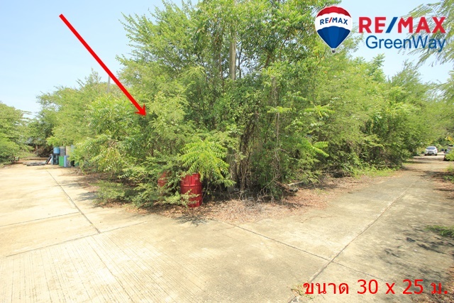 For SaleLandNakhon Pathom : Land line 4, Krathum Lom 11, Nakhon Chuen Chum Temple, Seri Place, 154 wa, corner plot, filled and built a house, warehouse, selling cheap 14,000/wa