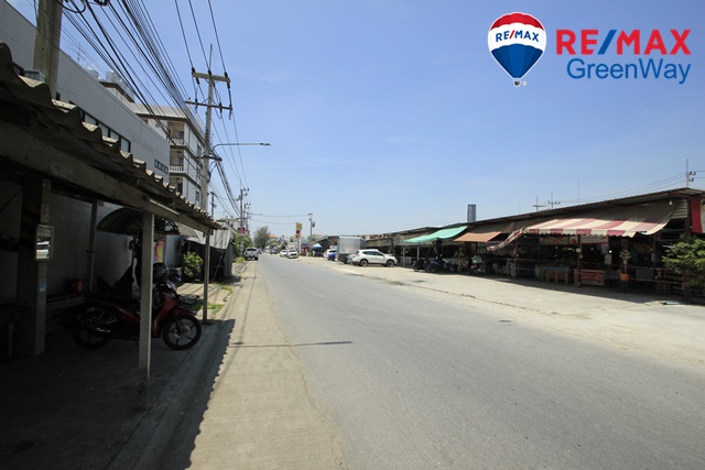 ขายที่ดินนครปฐม : ที่ดินสาย4กระทุ่มล้ม11วัดนครชื่นชุ่ม เสรีเพลส 154วา แปลงมุม ถมแล้ว สร้างบ้าน โกดังเก็บของ ขาย 14,000/วา