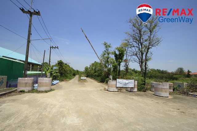 ขายที่ดินนครปฐม : ที่ดินสาย4กระทุ่มล้ม11วัดนครชื่นชุ่ม เสรีเพลส 154วา แปลงมุม ถมแล้ว สร้างบ้าน โกดังเก็บของ ขาย 14,000/วา