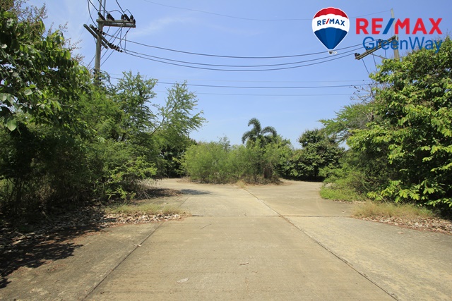 ขายที่ดินนครปฐม : ที่ดินสาย4กระทุ่มล้ม11วัดนครชื่นชุ่ม เสรีเพลส 154วา แปลงมุม ถมแล้ว สร้างบ้าน โกดังเก็บของ ขาย 14,000/วา