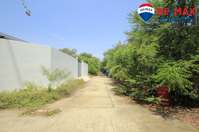 ขายที่ดินนครปฐม : ที่ดินสาย4กระทุ่มล้ม11วัดนครชื่นชุ่ม เสรีเพลส 154วา แปลงมุม ถมแล้ว สร้างบ้าน โกดังเก็บของ ขาย 14,000/วา