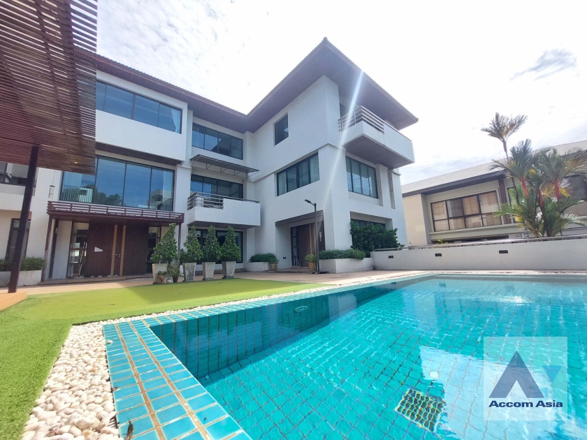 For RentHouseSathorn, Narathiwat : 🔼🔽 AccomA Pet-friendly | 3 Bedrooms House for Rent in Sathorn MRT Khlong Toei (55091)