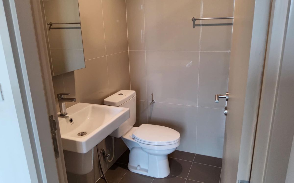 For RentCondoRama9, Petchburi, RCA : THE BASE Phetchaburi Thonglor Condo 🌻for Rent near MRT Phetchaburi BTS Phompong, Airport Link Makkasan