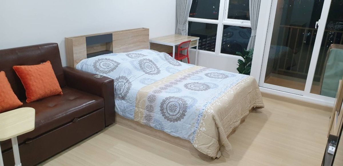 For RentCondoRamkhamhaeng, Hua Mak : For rent, Supalai Veranda Ramkhamhaeng, size 28 sq m, Building B, 7th floor, east side, complete with furniture and electrical , have partition between kitchecn and living room appliances, ready to move in.