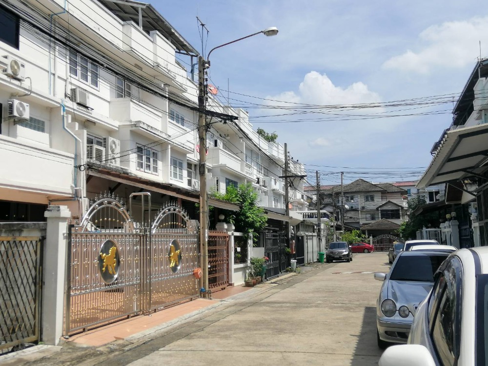 For RentTownhomeRama3 (Riverside),Satupadit : townhouse for rent, 4 floors, 4 bedrooms, 2 bathrooms, Sri Pramojay Village, 24 hours, near Sathorn