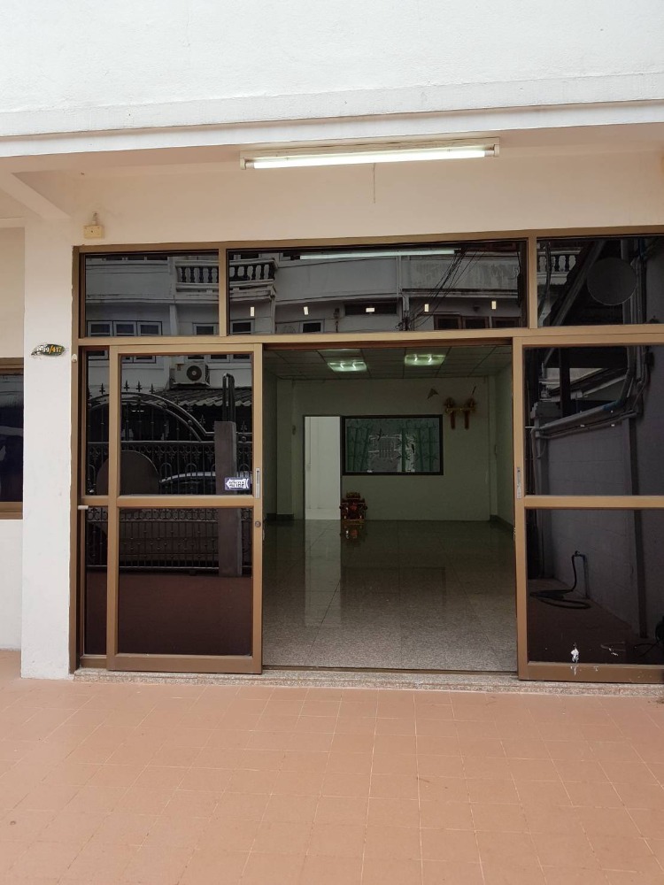 For RentTownhomeRama3 (Riverside),Satupadit : townhouse for rent, 4 floors, 4 bedrooms, 2 bathrooms, Sri Pramojay Village, 24 hours, near Sathorn
