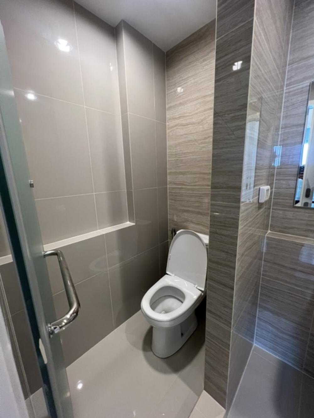 ให้เช่าคอนโดบางนา แบริ่ง ลาซาล : ⭕️🏢FOR RENT >> Condo  Niche Mono Sukumvit Bearing นิชโมโนสุขุมวิทแบริ่ง .#นิชโมโนสุขุมวิทแบริ่ง#nichemonosukhumvitbearing #btsbearing #นิชโมโนแบริ่ง.🔷 RENT 20,000 Baht/Month .🔷 2 Bedroom 1 bathroom .🔷 Area 52 Sq.m  with  19th Floor ,    .🔷 Fully fur