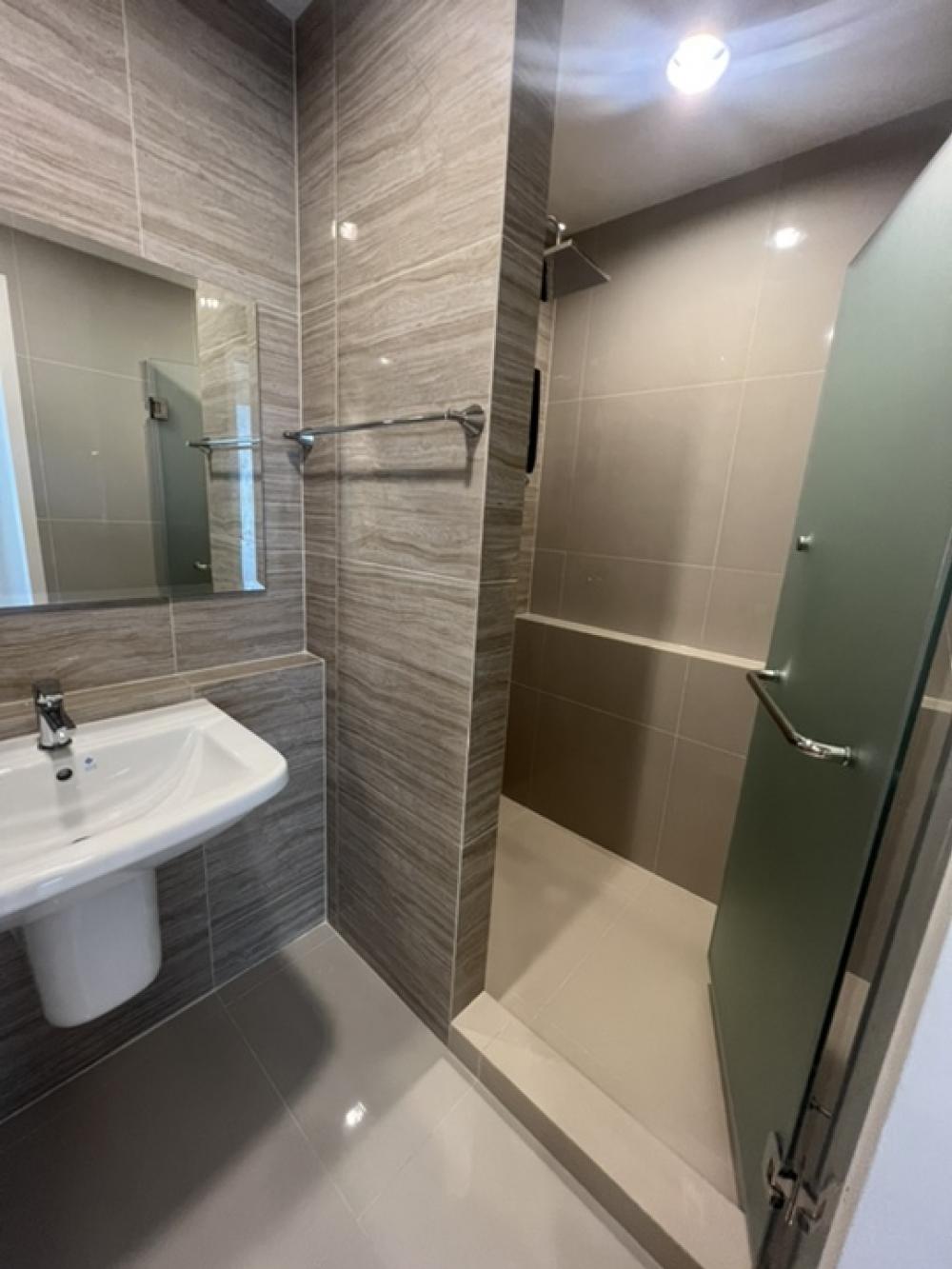 ให้เช่าคอนโดบางนา แบริ่ง ลาซาล : ⭕️🏢FOR RENT >> Condo  Niche Mono Sukumvit Bearing นิชโมโนสุขุมวิทแบริ่ง .#นิชโมโนสุขุมวิทแบริ่ง#nichemonosukhumvitbearing #btsbearing #นิชโมโนแบริ่ง.🔷 RENT 20,000 Baht/Month .🔷 2 Bedroom 1 bathroom .🔷 Area 52 Sq.m  with  19th Floor ,    .🔷 Fully fur