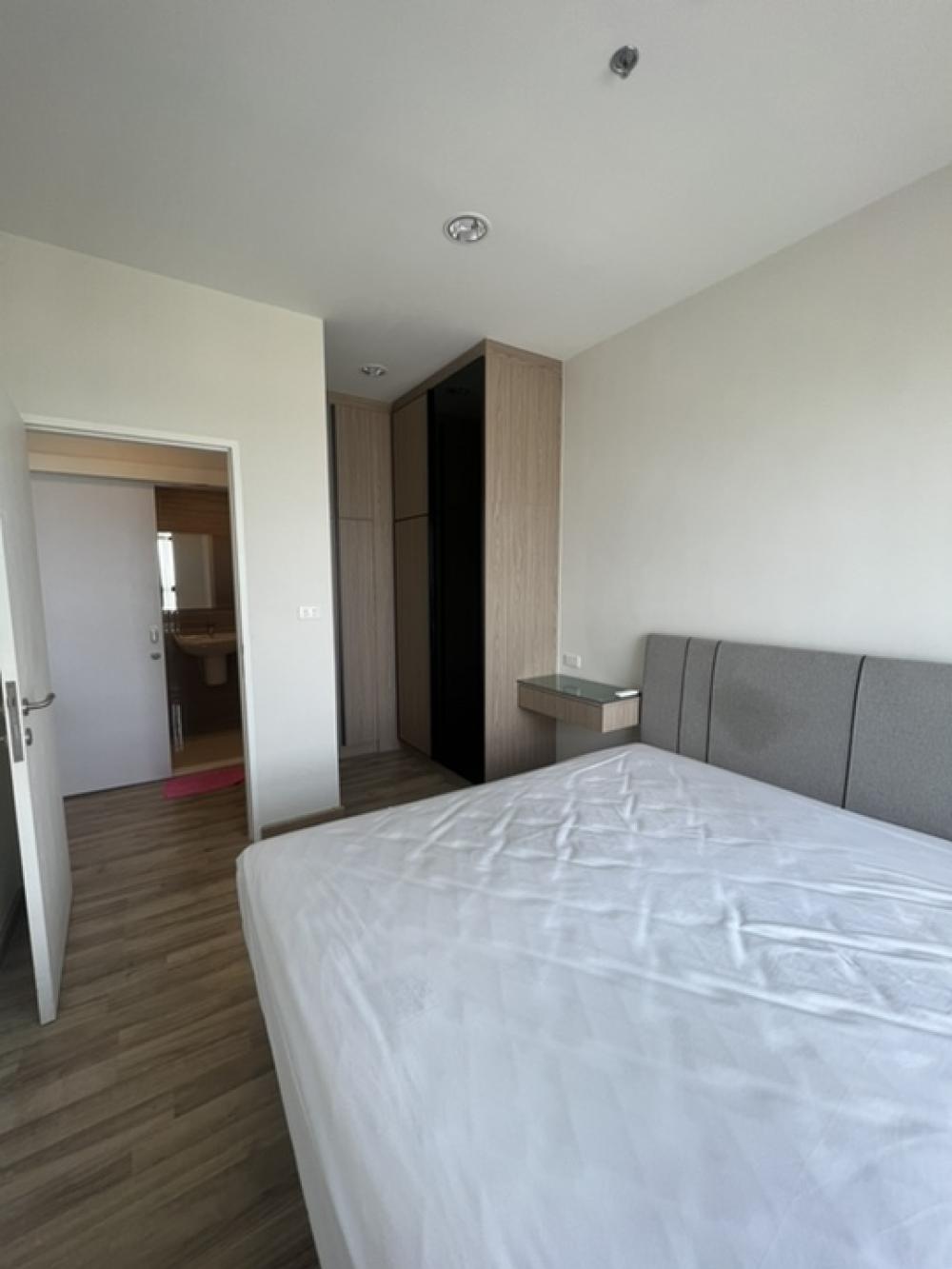 ให้เช่าคอนโดบางนา แบริ่ง ลาซาล : ⭕️🏢FOR RENT >> Condo  Niche Mono Sukumvit Bearing นิชโมโนสุขุมวิทแบริ่ง .#นิชโมโนสุขุมวิทแบริ่ง#nichemonosukhumvitbearing #btsbearing #นิชโมโนแบริ่ง.🔷 RENT 20,000 Baht/Month .🔷 2 Bedroom 1 bathroom .🔷 Area 52 Sq.m  with  19th Floor ,    .🔷 Fully fur