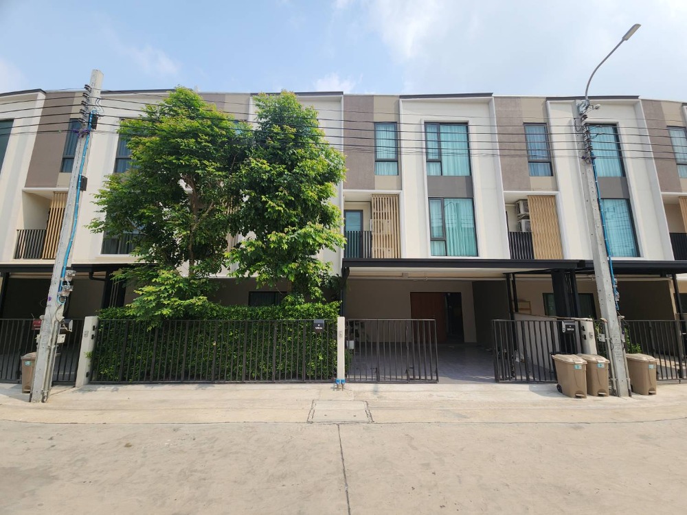 For RentTownhomeBangna, Bearing, Lasalle : Townhome for rent, Altitude Craft Bangna - Srinakarin, near Mega Bangna, only 8 minutes.