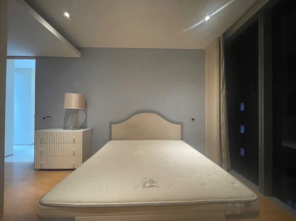 ขายคอนโดสีลม ศาลาแดง บางรัก : 📢👇ขายพร้อมผู้เช่า ตุลาคม 2569
 ดีลดีที่ไม่ควรพลาด ใจกลางกรุงเทพฯ แหล่งธุรกิจ (CBD) ทำเลศักยภาพ เพียงไม่กี่ก้าวจาก BTS ศาลาแดง, โครงการ One Bangkok และสวนลุมพินี เหมาะสำหรับอยู่อาศัยหรือผู้ที่มองหาการลงทุนระยะยาวในทำเลทอง