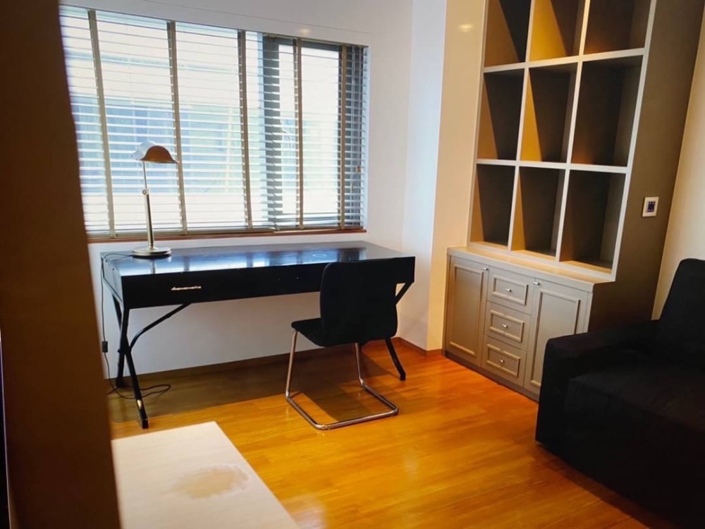 ขายคอนโดสีลม ศาลาแดง บางรัก : 📢👇ขายพร้อมผู้เช่า ตุลาคม 2569
 ดีลดีที่ไม่ควรพลาด ใจกลางกรุงเทพฯ แหล่งธุรกิจ (CBD) ทำเลศักยภาพ เพียงไม่กี่ก้าวจาก BTS ศาลาแดง, โครงการ One Bangkok และสวนลุมพินี เหมาะสำหรับอยู่อาศัยหรือผู้ที่มองหาการลงทุนระยะยาวในทำเลทอง