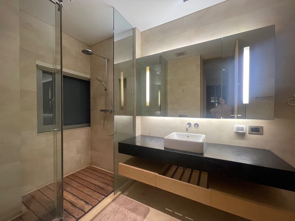 ขายคอนโดสีลม ศาลาแดง บางรัก : 📢👇ขายพร้อมผู้เช่า ตุลาคม 2569
 ดีลดีที่ไม่ควรพลาด ใจกลางกรุงเทพฯ แหล่งธุรกิจ (CBD) ทำเลศักยภาพ เพียงไม่กี่ก้าวจาก BTS ศาลาแดง, โครงการ One Bangkok และสวนลุมพินี เหมาะสำหรับอยู่อาศัยหรือผู้ที่มองหาการลงทุนระยะยาวในทำเลทอง