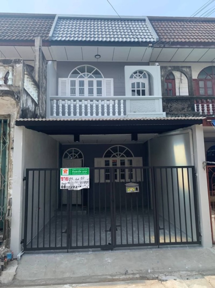 For SaleTownhomeLadprao101, Happy Land, The Mall Bang Kapi : Cheap sale, 2-storey townhouse, Sena Villa Village, 84 Soi Nawamin 41, Happy Land Road. The house has 3 bedrooms, 2 bathrooms.