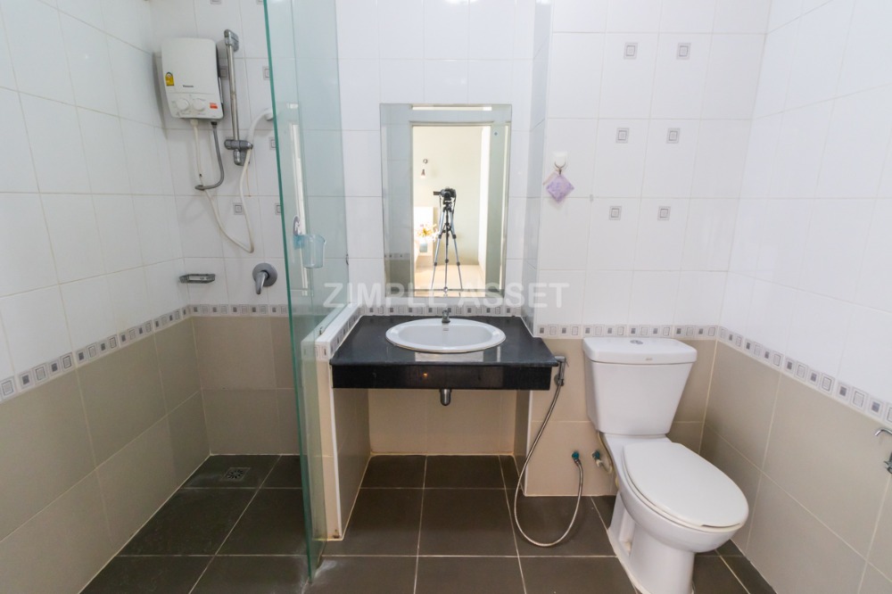 For RentCondoLadkrabang, Suwannaphum Airport : Line @zimple_asset Apartment in sytle condo on Sukhumvit 77 road in On Nut area. Fully furnished, ready to move in. Complete amenities with parking, gym, and swimming pool. Accepts short-term and long-term rental.