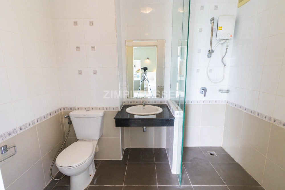 For RentCondoLadkrabang, Suwannaphum Airport : Line @zimple_asset Apartment in sytle condo on Sukhumvit 77 road in On Nut area. Fully furnished, ready to move in. Complete amenities with parking, gym, and swimming pool. Accepts short-term and long-term rental.