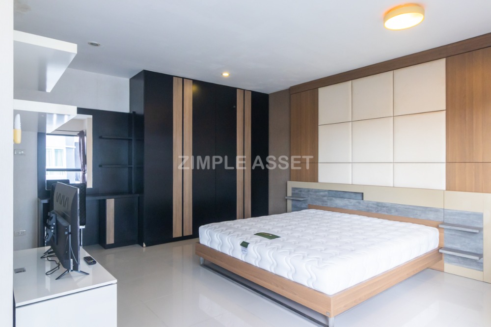 For RentCondoLadkrabang, Suwannaphum Airport : Line @zimple_asset Apartment in sytle condo on Sukhumvit 77 road in On Nut area. Fully furnished, ready to move in. Complete amenities with parking, gym, and swimming pool. Accepts short-term and long-term rental.