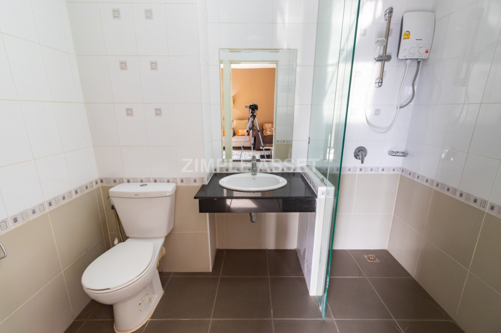 For RentCondoLadkrabang, Suwannaphum Airport : Line @zimple_asset Apartment in sytle condo on Sukhumvit 77 road in On Nut area. Fully furnished, ready to move in. Complete amenities with parking, gym, and swimming pool. Accepts short-term and long-term rental.