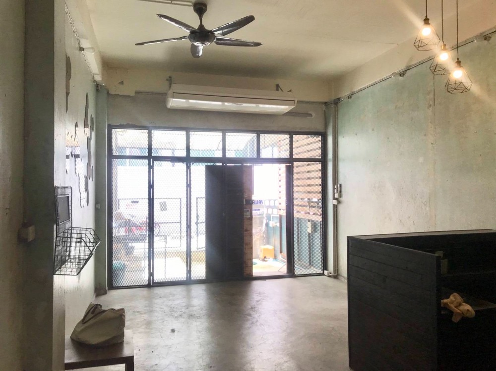 For RentHome OfficeSilom, Saladaeng, Bangrak : 4-storey home office for rent, Soi Pipat 2, Silom, suitable for offices, shops etc.