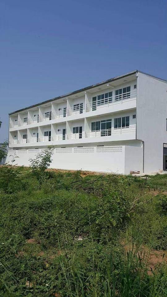 ขายอาคารพาณิชย์โคราช นครราชสีมา : อาคารพาณิชย์ ติดถนนราชสีมา-ปักธงชัย 21 ตารางวา 3 ชั้น ตำบลธงชัยเหนือ อำเภอปักธงชัย จังหวัดนครราชสีมา