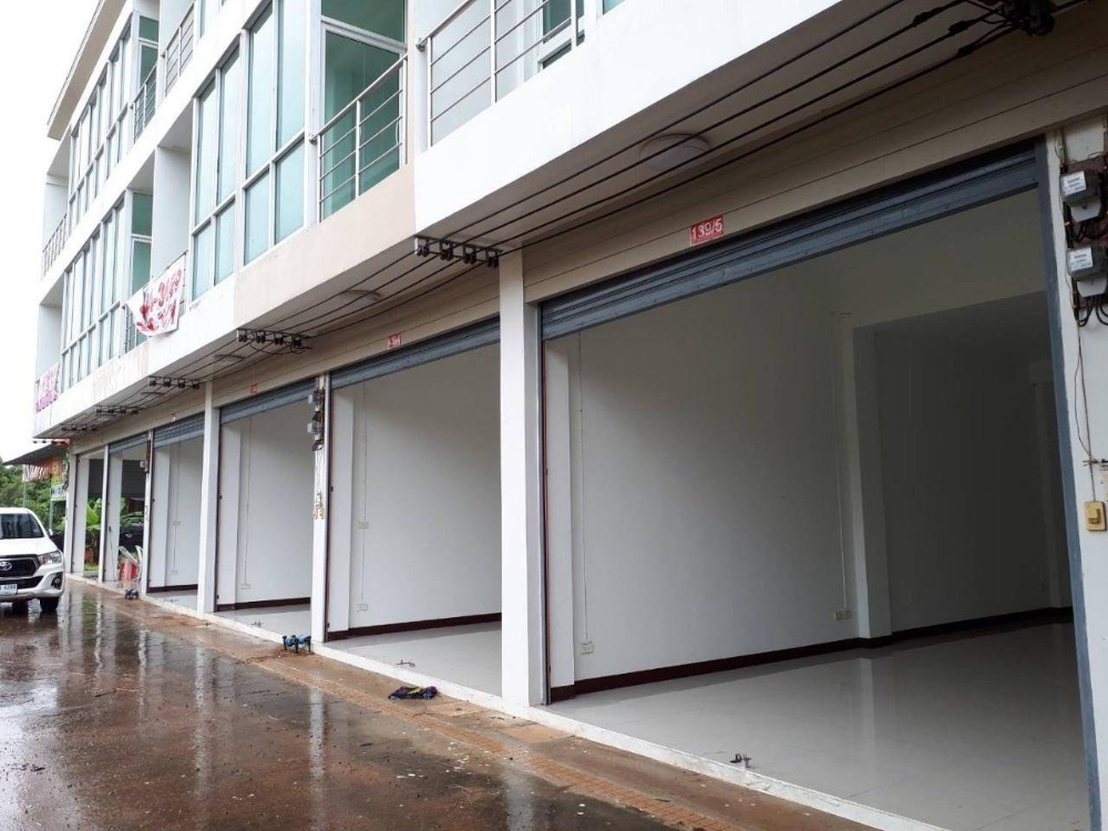 ขายอาคารพาณิชย์โคราช นครราชสีมา : อาคารพาณิชย์ ติดถนนราชสีมา-ปักธงชัย 21 ตารางวา 3 ชั้น ตำบลธงชัยเหนือ อำเภอปักธงชัย จังหวัดนครราชสีมา