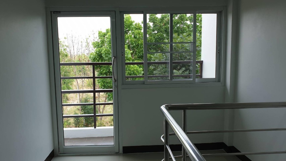 ขายอาคารพาณิชย์โคราช นครราชสีมา : อาคารพาณิชย์ ติดถนนราชสีมา-ปักธงชัย 21 ตารางวา 3 ชั้น ตำบลธงชัยเหนือ อำเภอปักธงชัย จังหวัดนครราชสีมา