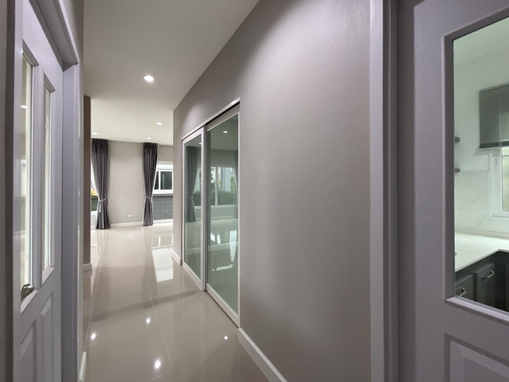 ขายบ้านปทุมธานี รังสิต ธรรมศาสตร์ : ลดราคาพิเศษ! บ้านเดี่ยว 2 ชั้น 3 นอน สภาพใหม่ไม่เคยเข้าอยู่ Grandio วิภาวดี-รังสิต ใกล้ฟิวเจอร์ฯ พร้อมอยู่ ฟรีเฟอร์นิเจอร์บางส่วน