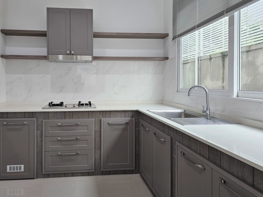 ขายบ้านปทุมธานี รังสิต ธรรมศาสตร์ : ลดราคาพิเศษ! บ้านเดี่ยว 2 ชั้น 3 นอน สภาพใหม่ไม่เคยเข้าอยู่ Grandio วิภาวดี-รังสิต ใกล้ฟิวเจอร์ฯ พร้อมอยู่ ฟรีเฟอร์นิเจอร์บางส่วน