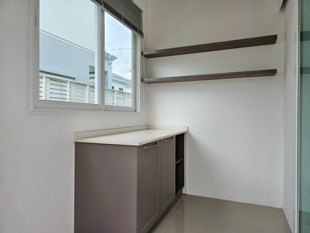 ขายบ้านปทุมธานี รังสิต ธรรมศาสตร์ : ลดราคาพิเศษ! บ้านเดี่ยว 2 ชั้น 3 นอน สภาพใหม่ไม่เคยเข้าอยู่ Grandio วิภาวดี-รังสิต ใกล้ฟิวเจอร์ฯ พร้อมอยู่ ฟรีเฟอร์นิเจอร์บางส่วน