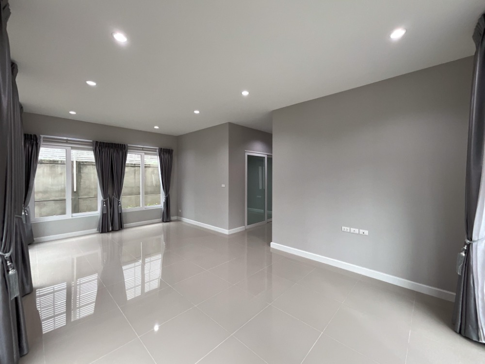 ขายบ้านปทุมธานี รังสิต ธรรมศาสตร์ : ลดราคาพิเศษ! บ้านเดี่ยว 2 ชั้น 3 นอน สภาพใหม่ไม่เคยเข้าอยู่ Grandio วิภาวดี-รังสิต ใกล้ฟิวเจอร์ฯ พร้อมอยู่ ฟรีเฟอร์นิเจอร์บางส่วน