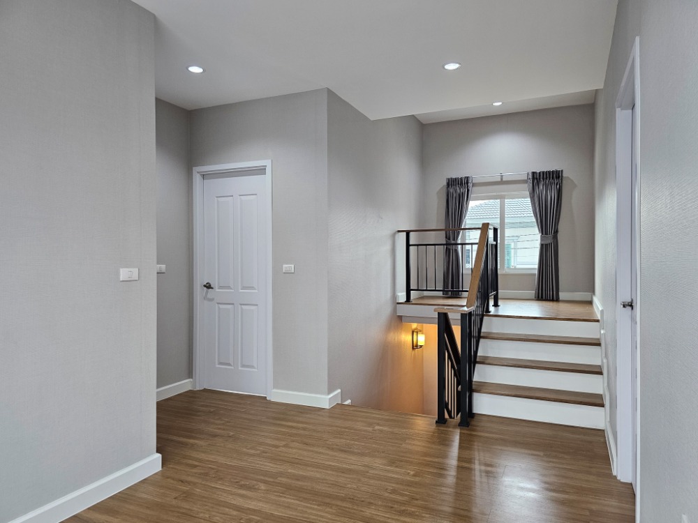 ขายบ้านปทุมธานี รังสิต ธรรมศาสตร์ : ลดราคาพิเศษ! บ้านเดี่ยว 2 ชั้น 3 นอน สภาพใหม่ไม่เคยเข้าอยู่ Grandio วิภาวดี-รังสิต ใกล้ฟิวเจอร์ฯ พร้อมอยู่ ฟรีเฟอร์นิเจอร์บางส่วน