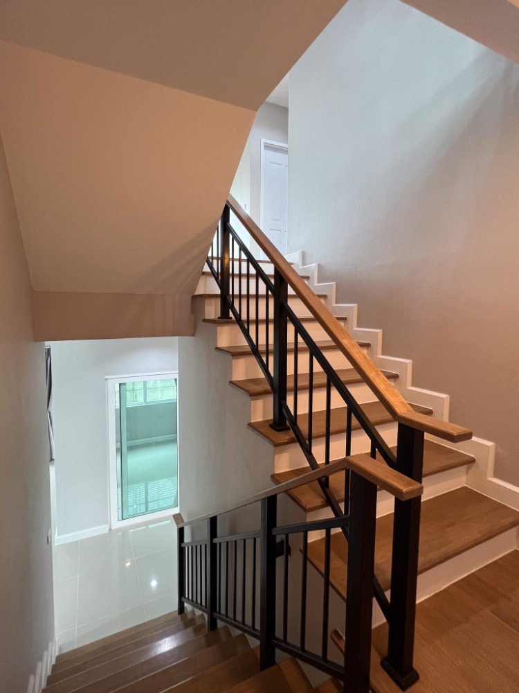 ขายบ้านปทุมธานี รังสิต ธรรมศาสตร์ : ลดราคาพิเศษ! บ้านเดี่ยว 2 ชั้น 3 นอน สภาพใหม่ไม่เคยเข้าอยู่ Grandio วิภาวดี-รังสิต ใกล้ฟิวเจอร์ฯ พร้อมอยู่ ฟรีเฟอร์นิเจอร์บางส่วน