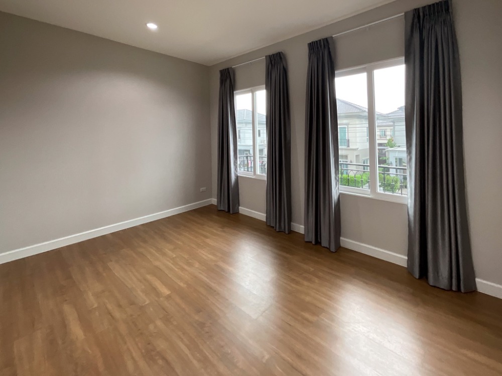 ขายบ้านปทุมธานี รังสิต ธรรมศาสตร์ : ลดราคาพิเศษ! บ้านเดี่ยว 2 ชั้น 3 นอน สภาพใหม่ไม่เคยเข้าอยู่ Grandio วิภาวดี-รังสิต ใกล้ฟิวเจอร์ฯ พร้อมอยู่ ฟรีเฟอร์นิเจอร์บางส่วน