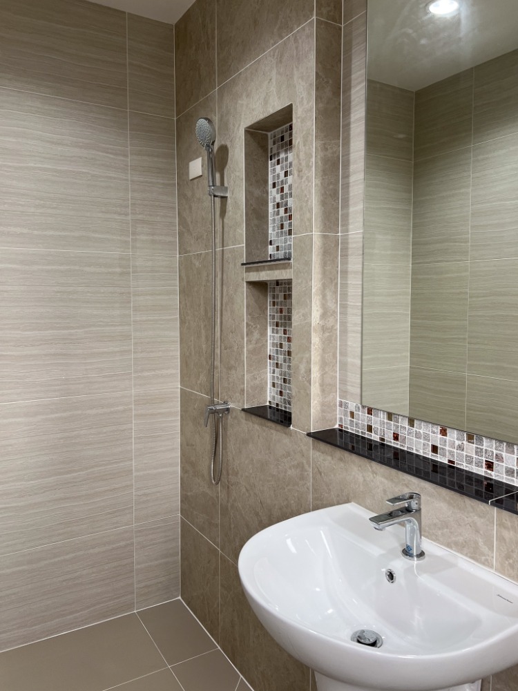 ขายบ้านปทุมธานี รังสิต ธรรมศาสตร์ : ลดราคาพิเศษ! บ้านเดี่ยว 2 ชั้น 3 นอน สภาพใหม่ไม่เคยเข้าอยู่ Grandio วิภาวดี-รังสิต ใกล้ฟิวเจอร์ฯ พร้อมอยู่ ฟรีเฟอร์นิเจอร์บางส่วน